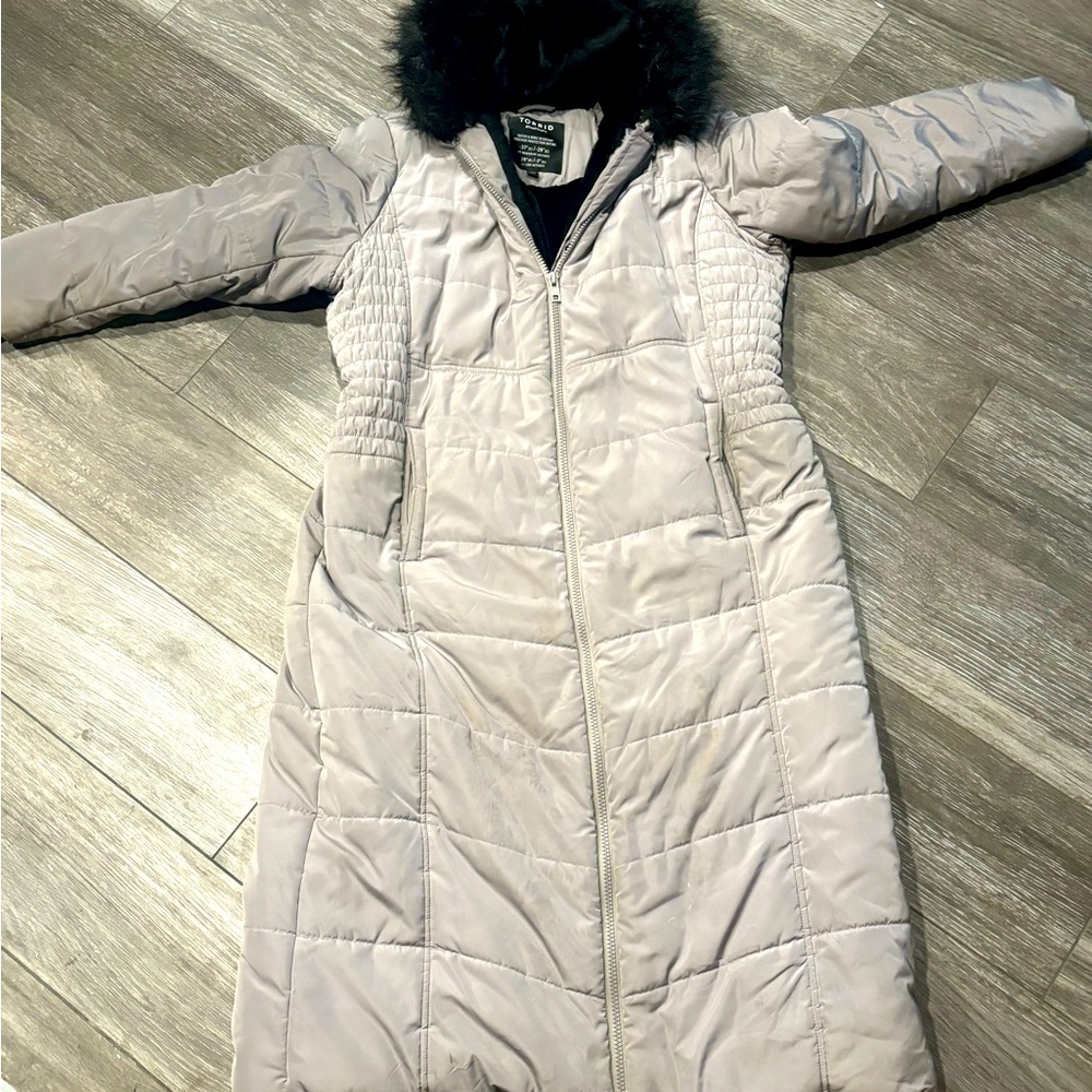Very Long, grey winter parka. Faux-fur lined. Water and wind resistant. Size 3x